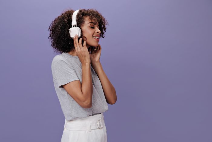 تکنیک‌های برتر برای تقویت سریع Listening انگلیسی از مبتدی تا پیشرفته